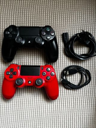 PS4 Slim con 2 mandos y 2 juegos