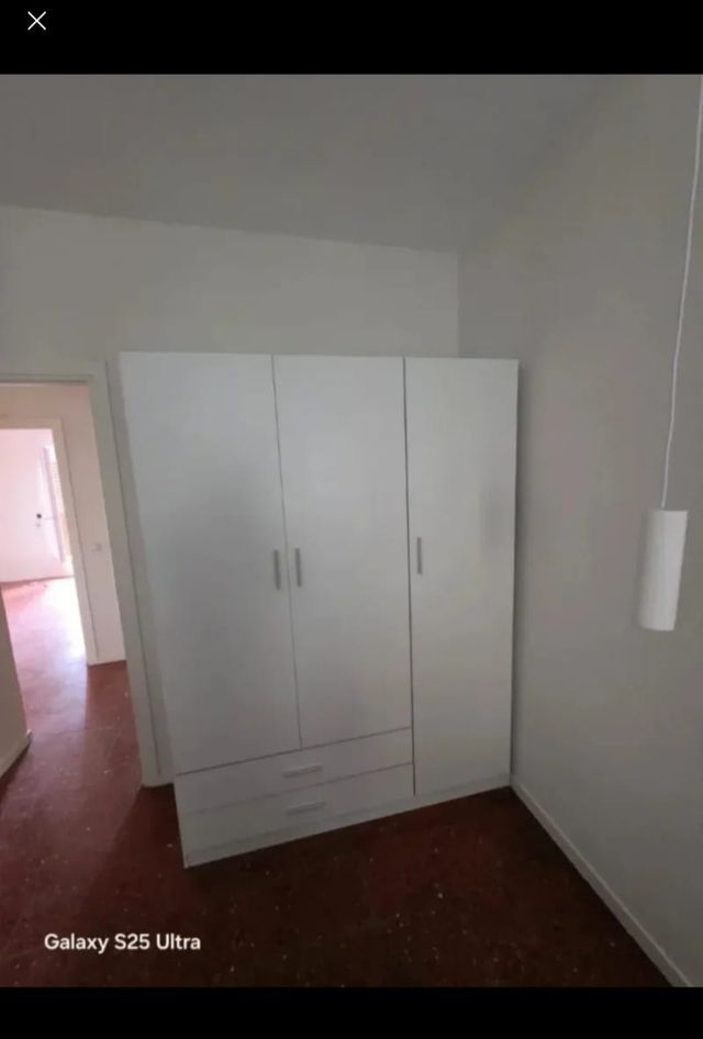 Armario blanco de madera