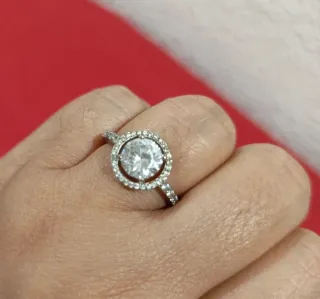 Anillo platiado con circonitas