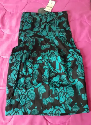 Vestido negro y turquesa estampado