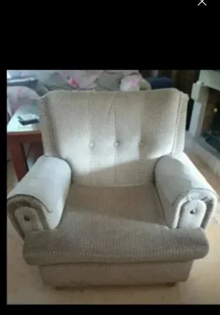 Sillón  de tela beige