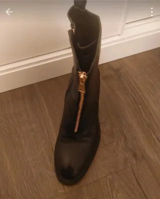 Botines Mustang cremallera dorada