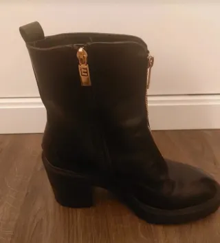 Botines Mustang cremallera dorada