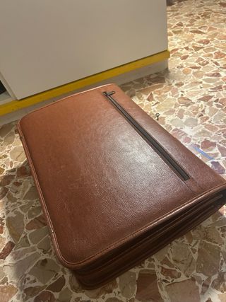 24 ore vera pelle anni '70, con chiave; mai usata