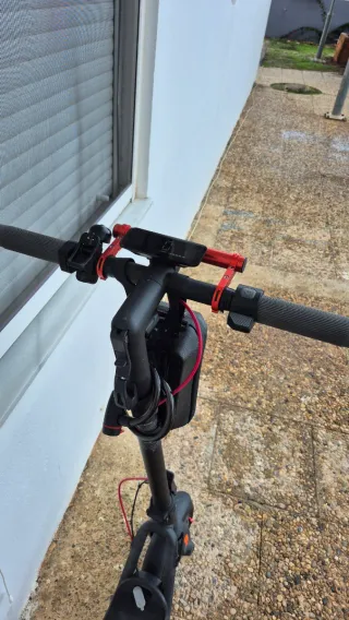 Patinete eléctrico tiene una goma pinchada