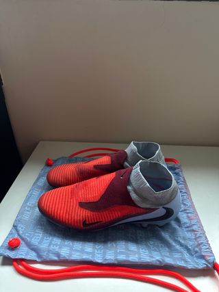 Botas de fútbol Nike Talla 47, gama alta.