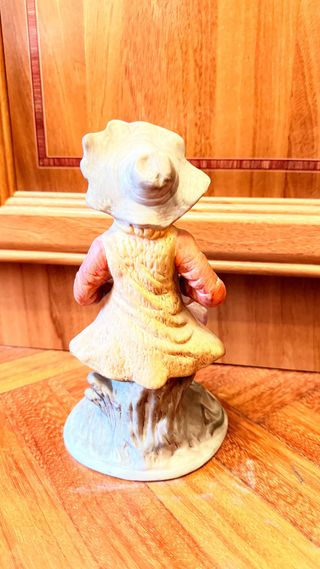 Figura cerámica niño con cesta