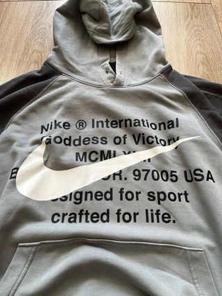 Sudadera Nike Gris International