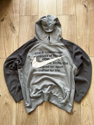 Sudadera Nike Gris International