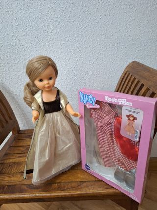 Muñeca Nancy con Vestido de Regalo