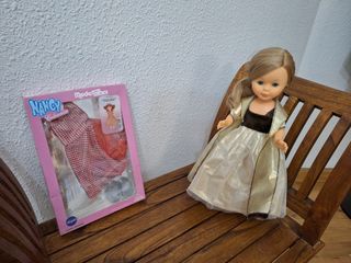 Muñeca Nancy con Vestido de Regalo