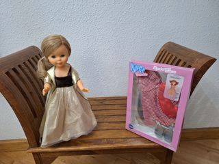 Muñeca Nancy con Vestido de Regalo