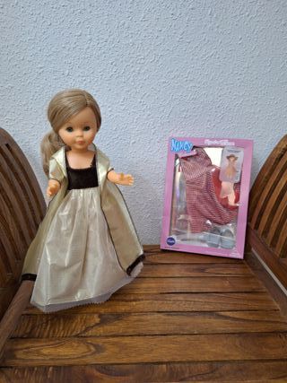 Muñeca Nancy con Vestido de Regalo