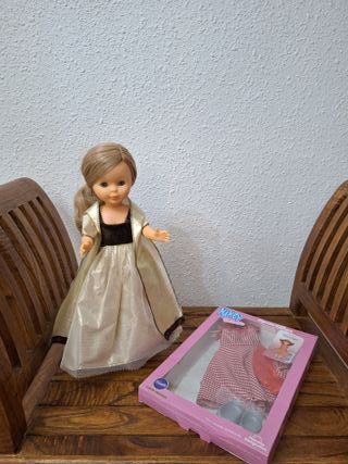 Muñeca Nancy con Vestido de Regalo