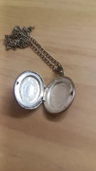 Relicario estilo antiguo de plata – collar vintage