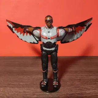 Pack Figuras Marvel: War Machine Iron Man, Falcon