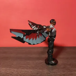 Pack Figuras Marvel: War Machine Iron Man, Falcon