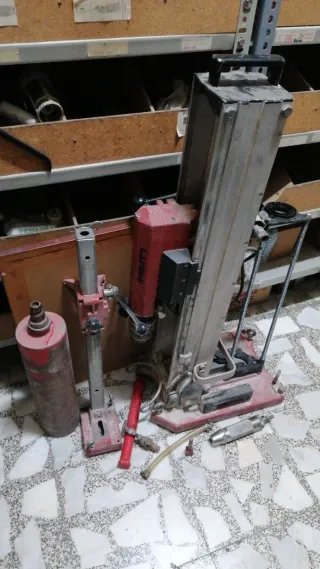 Taladro Hilti con broca
