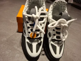 Scarpe Louis Vuitton Grigio/Bianco Tg.