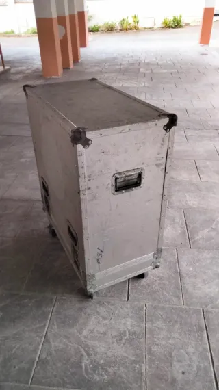 Flightcase para pantalla 4x12