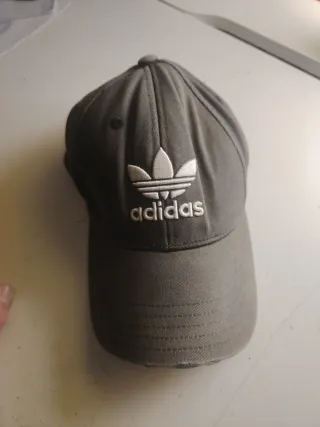 Gorra Adidas Gris