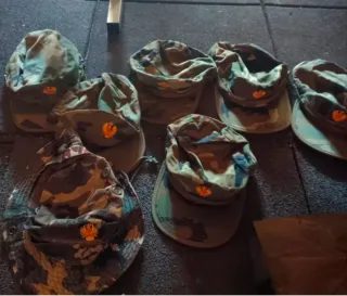 Gorras y chambergos boscosos