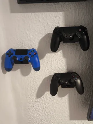 Consola PS4 Negra + 2 Juegos