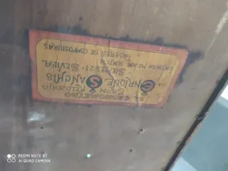 Capilla religiosa de madera dorada, leer anuncio