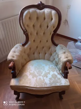 Sillón tapizado clásico