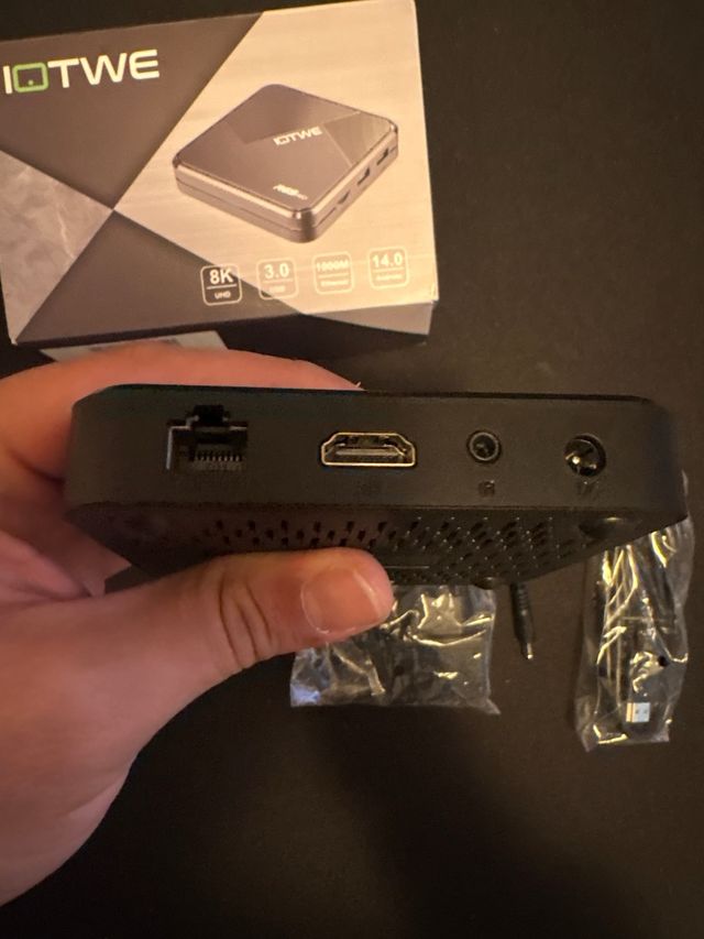 Smart TV Box IOTWE R69 Pro Android 14