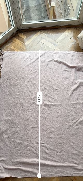 Manta decorativa rosa con flecos