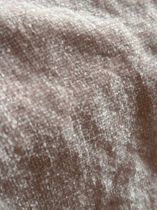 Manta decorativa rosa con flecos