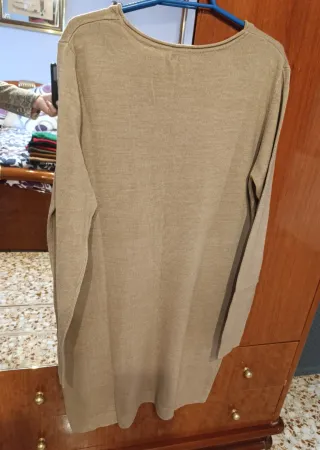 Vestido suéter beige manga larga