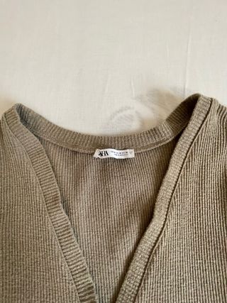 Conjunto canalé Zara chaleco, body y pantalón