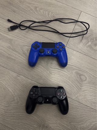 PS4 Slim 1TB + 2 Controller (Nero e Blu)