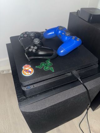 PS4 Slim 1TB + 2 Controller (Nero e Blu)