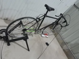 Bicicleta con rodillo para entrenamiento