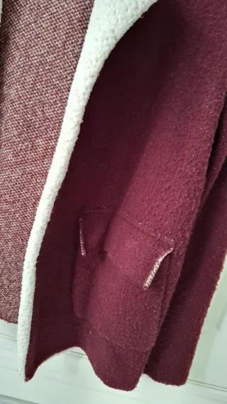 Cárdigan lana burdeos y borreguito beige