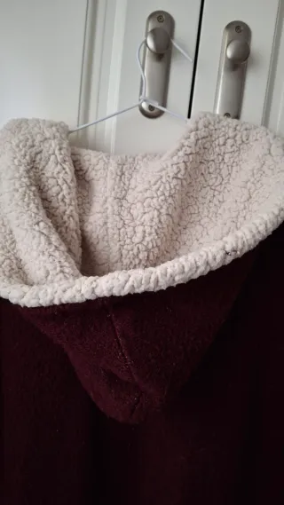 Cárdigan lana burdeos y borreguito beige