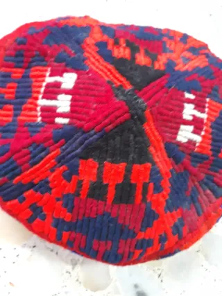 Sombrero pakistaní artesanal