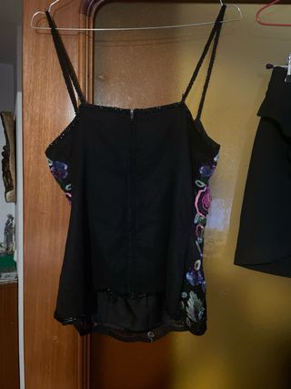 Conjunto Top Flores y Falda Negra T. S