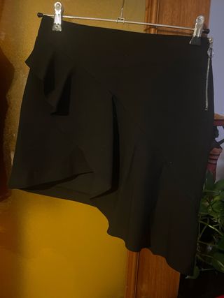 Conjunto Top Flores y Falda Negra T. S