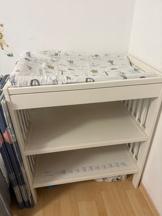 Cambiador de bebé blanco