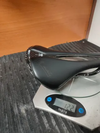 Sillín de carbono para bicicleta