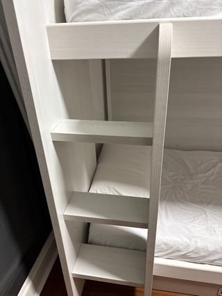 Litera blanca con cajones. De Singularea.