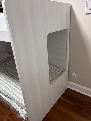 Litera blanca con cajones. De Singularea.