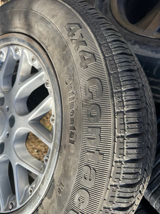 Llanta con neumático Continental 235/55R17