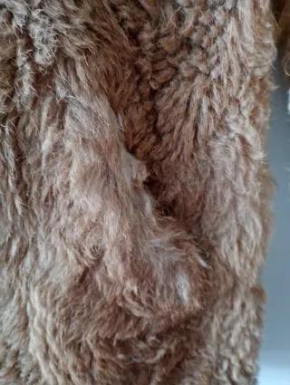 Casaco de pêlo castanho e bege. O problema/ forro