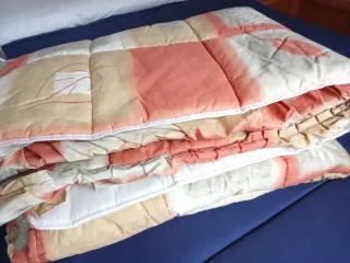 Colcha edredón nueva con volantes de 135