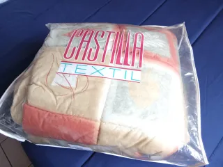 Colcha edredón nueva con volantes de 135